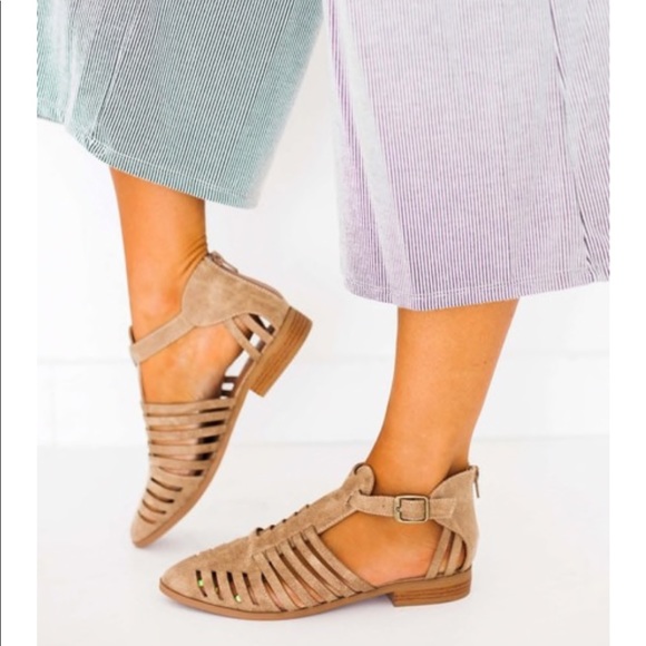 Ladies almond toe ankle buckle shoes. Taupe - Picture 3 of 4